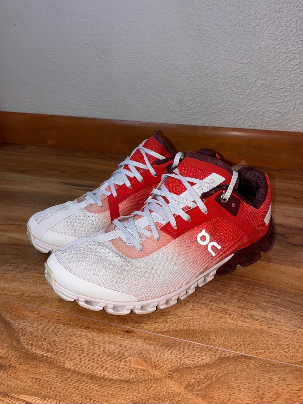 On Cloud Women’s Cloudflow Athletic Running Sneakers Shoes, red - size 6.5